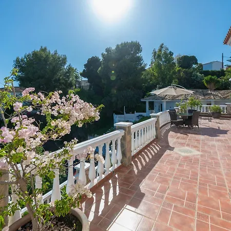 With Sea Views & Heated Pool Semesterbostad Benalmádena