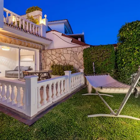 With Sea Views & Heated Pool Semesterbostad *