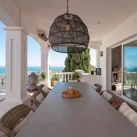 Semesterbostad With Sea Views & Heated Pool *