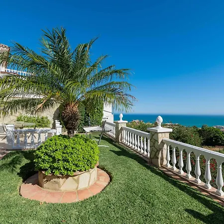With Sea Views & Heated Pool Semesterbostad Benalmádena