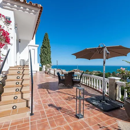 With Sea Views & Heated Pool Benalmádena