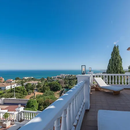 Semesterbostad With Sea Views & Heated Pool