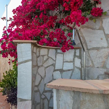 Semesterbostad With Sea Views & Heated Pool
