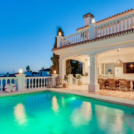 Semesterbostad With Sea Views & Heated Pool *