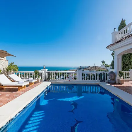With Sea Views & Heated Pool Semesterbostad Benalmádena