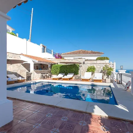 Semesterbostad With Sea Views & Heated Pool *