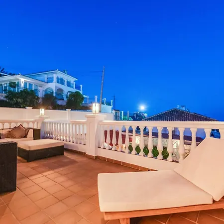 With Sea Views & Heated Pool Semesterbostad Benalmádena