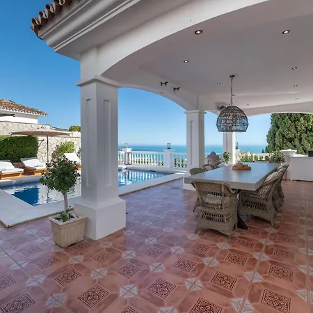 Semesterbostad With Sea Views & Heated Pool *
