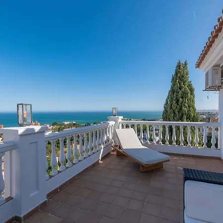 Semesterbostad With Sea Views & Heated Pool